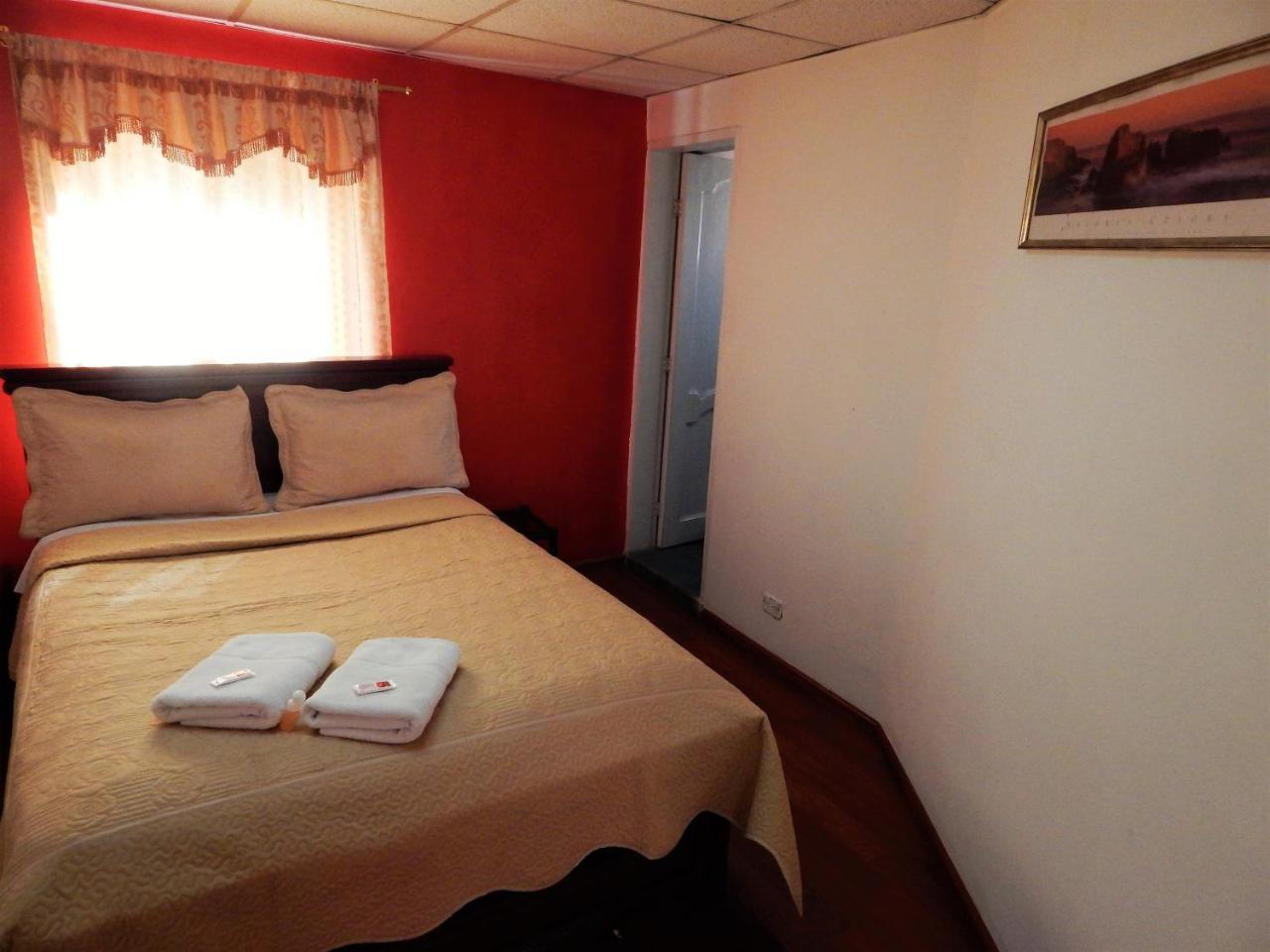 Hostal Imperial Quito Extérieur photo